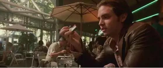 二战美国大兵不扛枪也能成为英雄,二战的美国大兵带几支枪