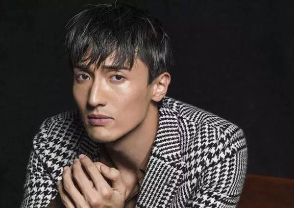 留小胡须有什么讲究,留胡须有技巧