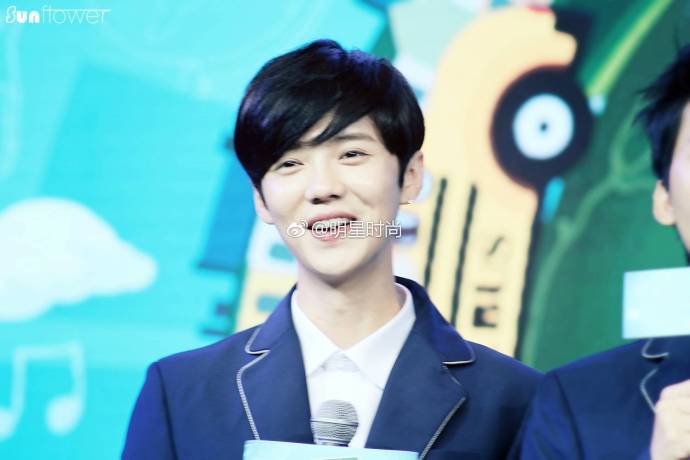 鹿晗超级英语,鹿晗励志唱歌