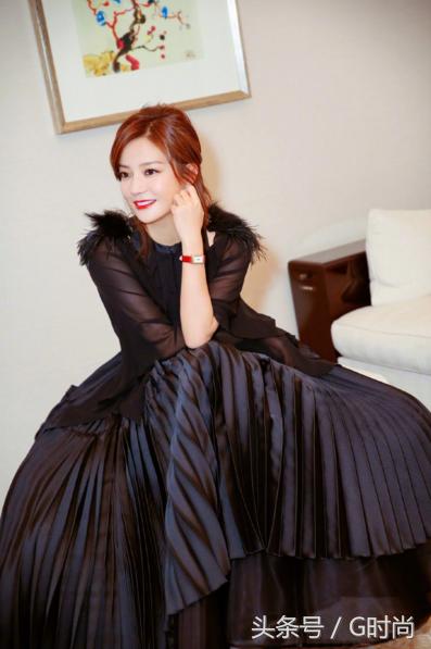 赵薇的礼服图片大全,赵薇红色晚礼服颁奖