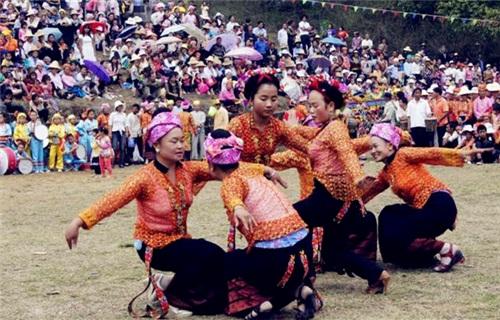 腾冲泼水节攻略,腾冲龙川泼水节