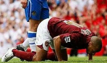 无兄弟不足球完整视频,无兄弟不足球翻译