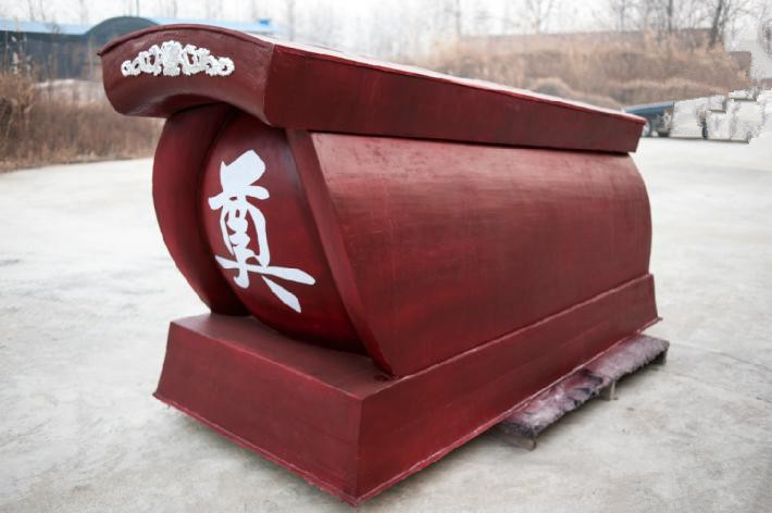 老狗父亲葬礼完整视频,主人离世下葬狗拦着挖掘棺材