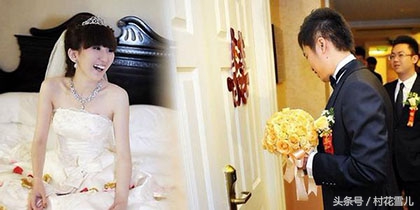 新郎塞了红包伴娘团不开门,新郎给伴娘塞红包却还不开门