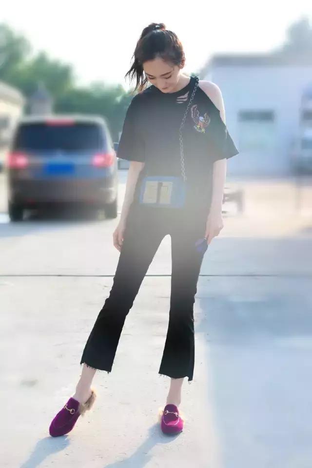 杨幂巧用刘海拯救发际线倍减龄,杨幂一发自拍就被吐槽发际线