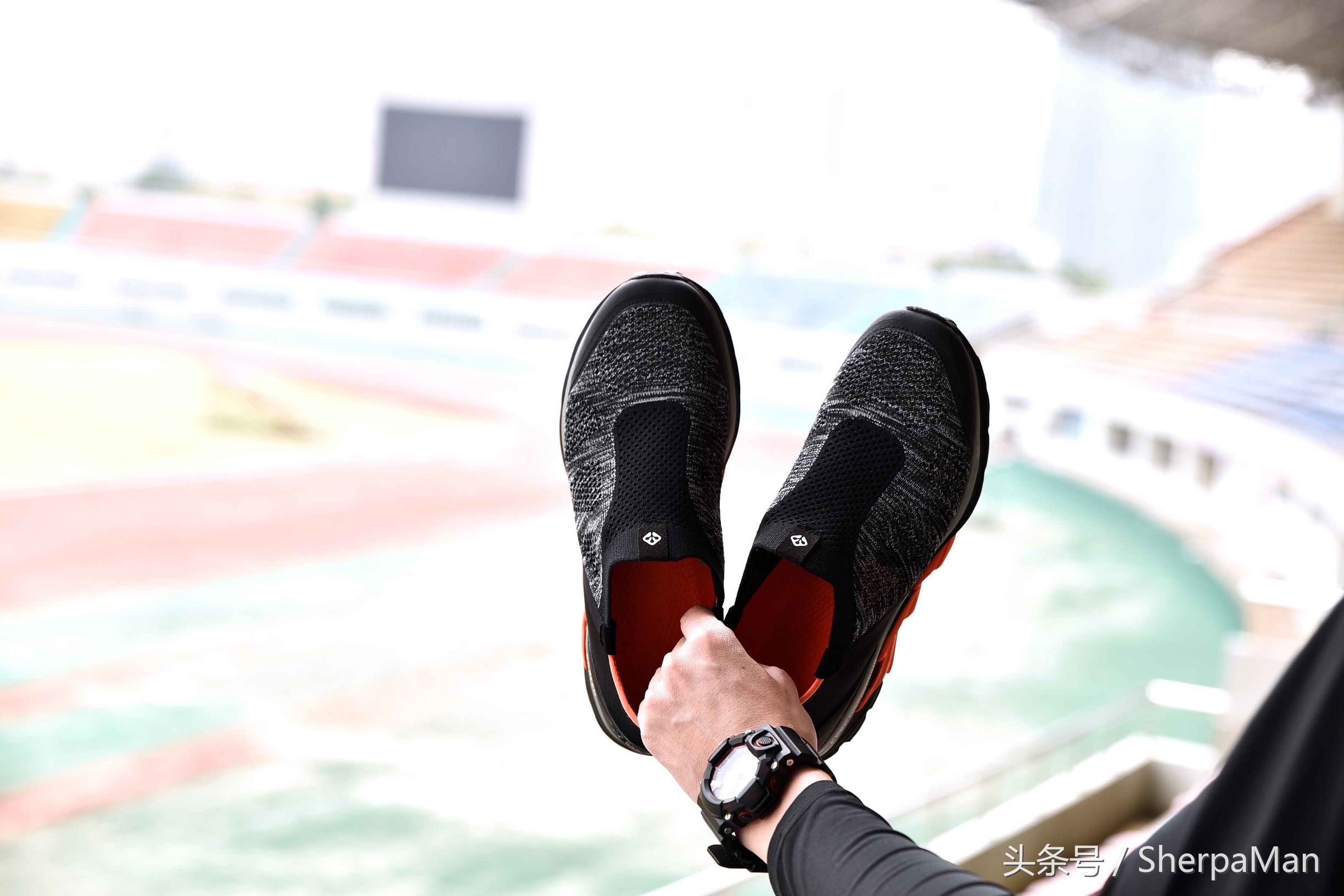 男流行穿鞋不穿袜子,现在的男生都不穿皮鞋