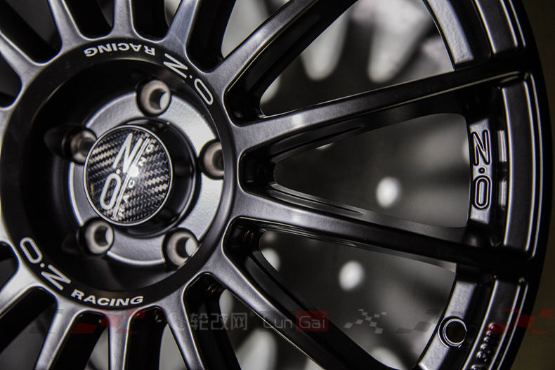勒芒经典——OZSuperturismoLM轮毂细节展示