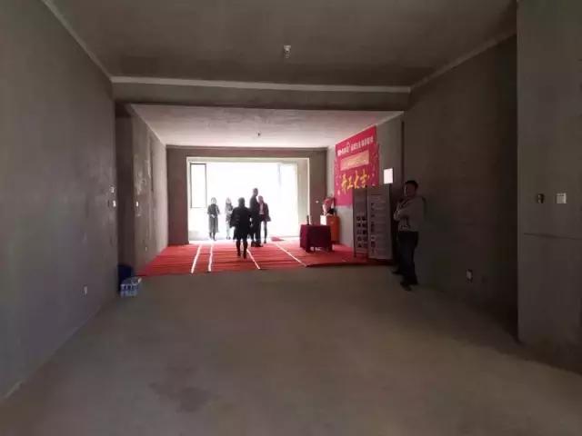 看楼王的风采，星河盛世三百多平开工大吉