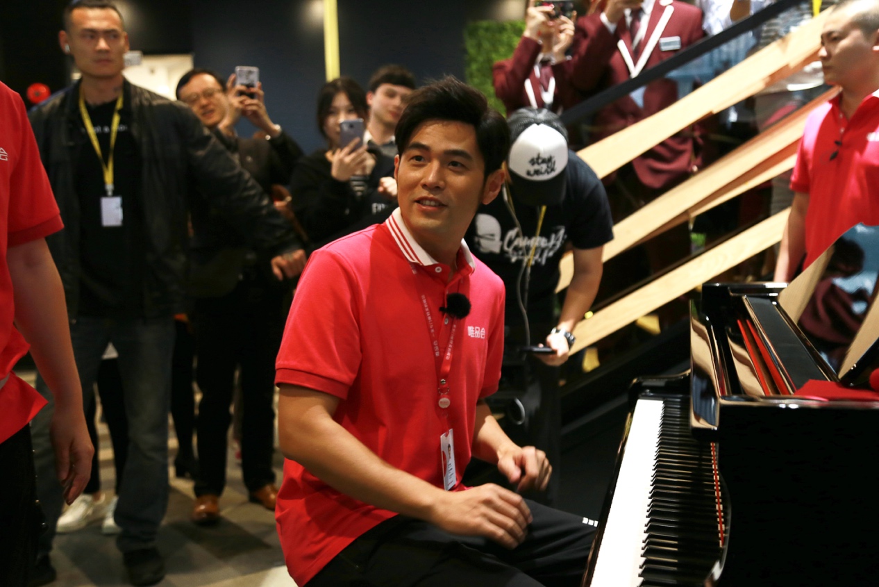 唯品会4.19就是要给你惊喜地表最强快递员周杰伦送惊喜