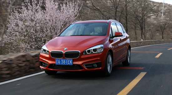 春风十里不如你试驾宝马220i豪华设计套装版