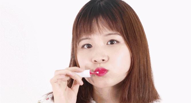 热门大牌唇釉试色小清新,网红如花的直播