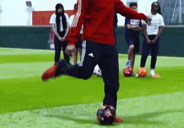 博格巴外脚背射门大全,足球技巧教程外脚背传球