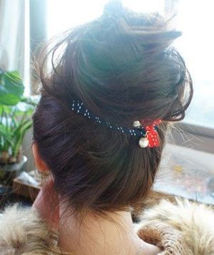 礼仪发型简单扎法花苞头,舞蹈花苞头的扎法教程