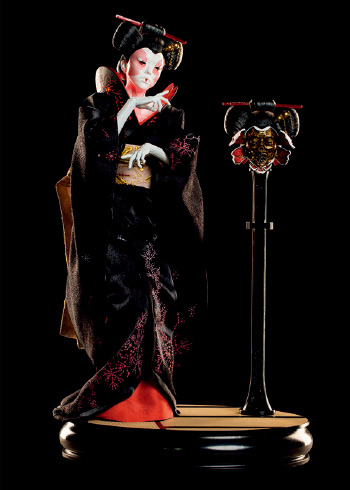 2017手办,抱着手机的手办