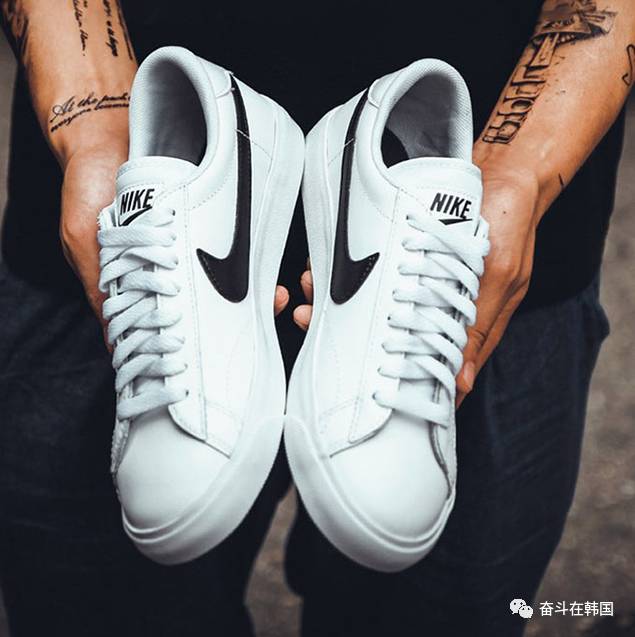 换季了买一双鞋子,换季买什么鞋子好看