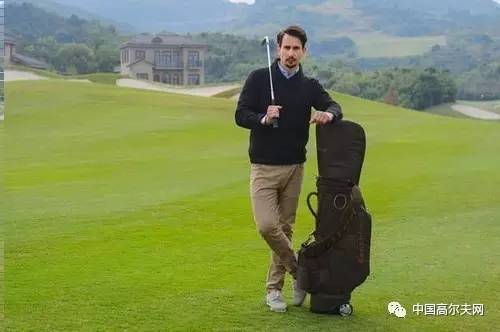 高尔夫球包有轮子的怎么收回去,高尔夫球包可以加轮子吗