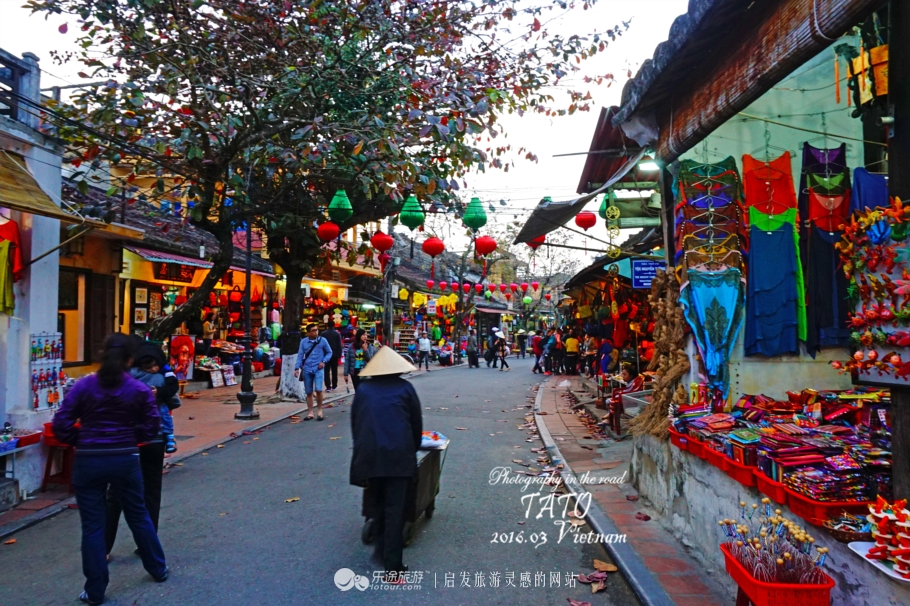 华灯初上霓虹灯闪烁夜色也很美丽,华灯初上迎元宵