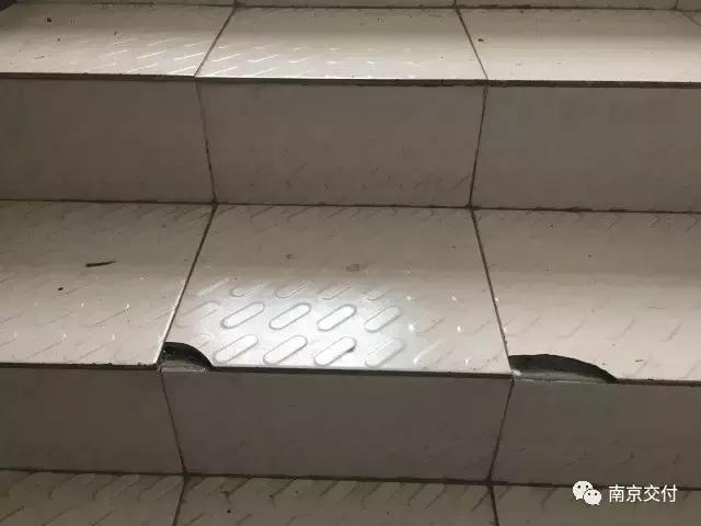 房龄差“三岁“，为了莫愁湖”新项目“却比老项目显老？