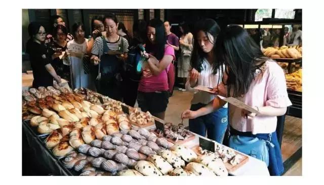 他拥有南京全部的漫咖啡,为烘焙最美味的面包,不惜将面包吃到吐