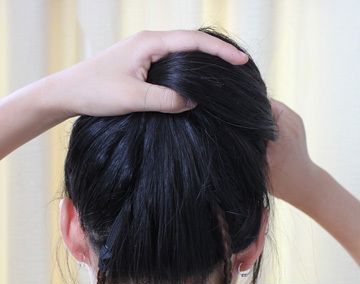 礼仪发型简单扎法花苞头,舞蹈花苞头的扎法教程