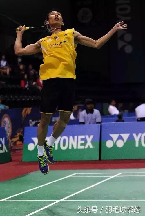 羽毛球如何发力扣杀,羽毛球跳起来扣杀哪里发力