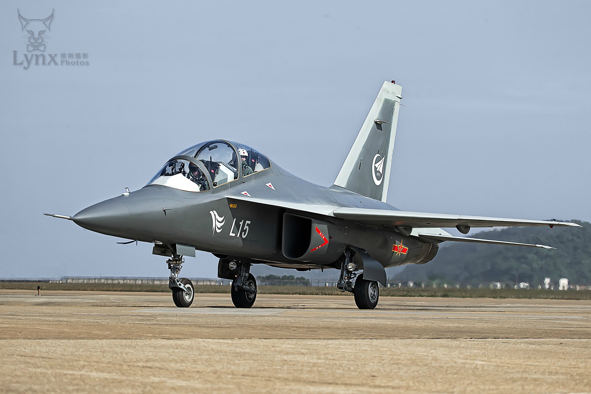 l-15教练机性能,中国l-15高级教练机