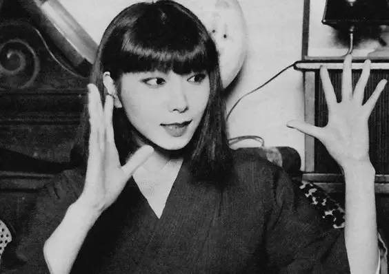 日本首席模特儿，霸占YSL走秀，是设计师眼中的“东洋美魔女”