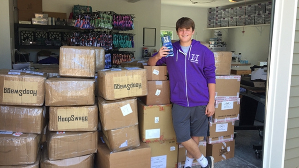 17岁起步创业一年赚5万块钱,17岁辍学创业开店