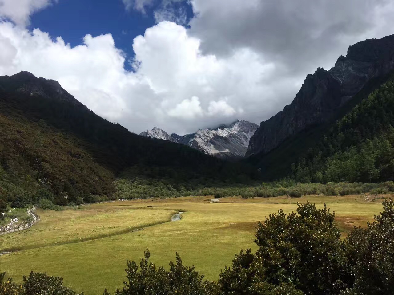 工作烦了就去旅行吧,稻城亚丁蓝色星球下最后一片净土