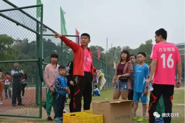 小孩学踢足球视频,小朋友学踢足球视频