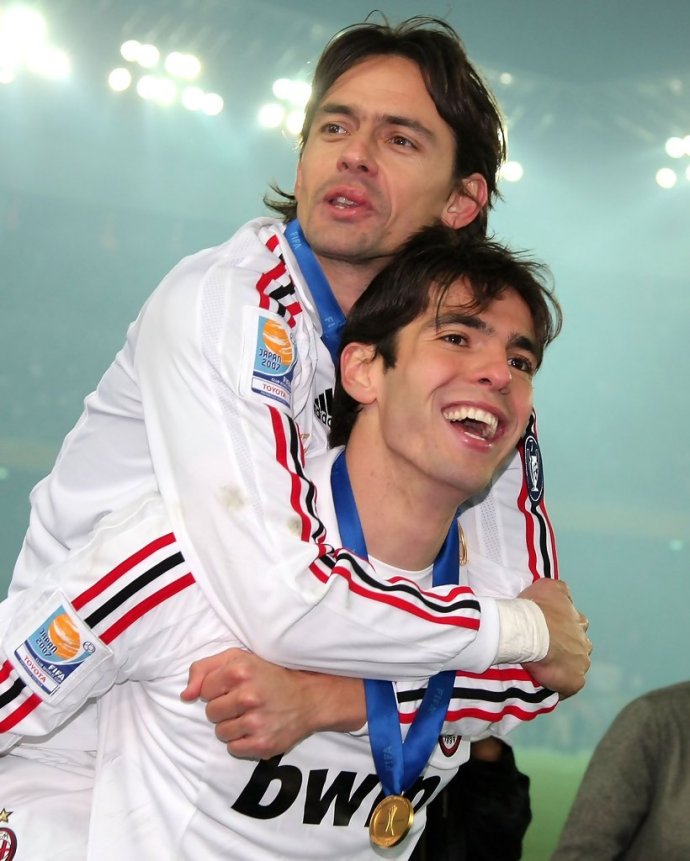 卡卡ac米兰处子秀,卡卡ac米兰庆祝高清壁纸