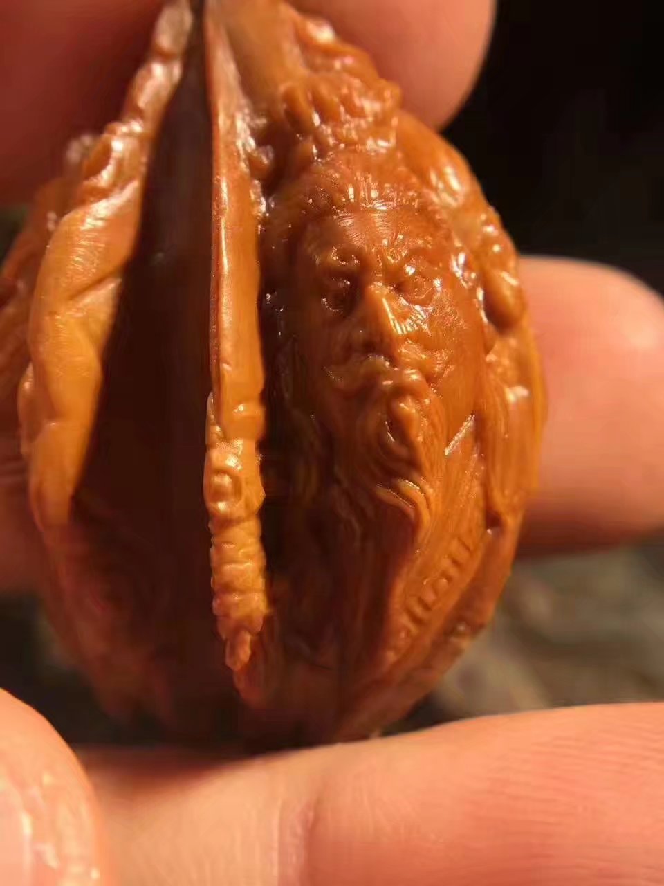 名垂千古的核雕,令人惊叹的核雕艺术