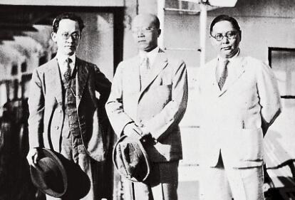 *党**权没压住军权，蒋介石是如何带领南京政府走向“正统”的？