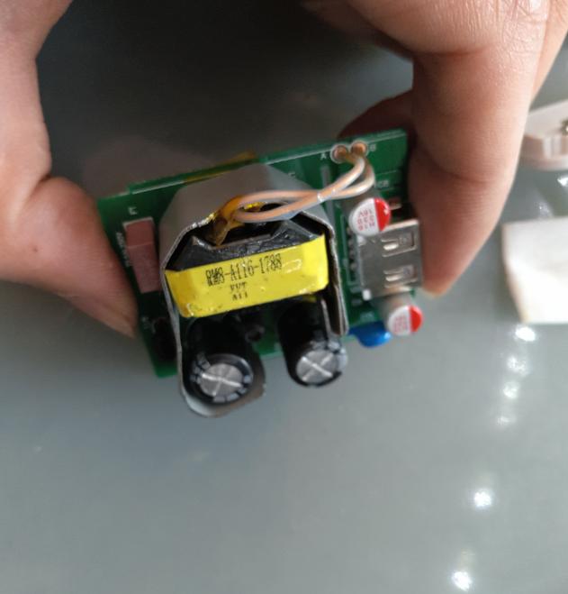 240快充头原装正品魅族,魅族24w快充头拆解