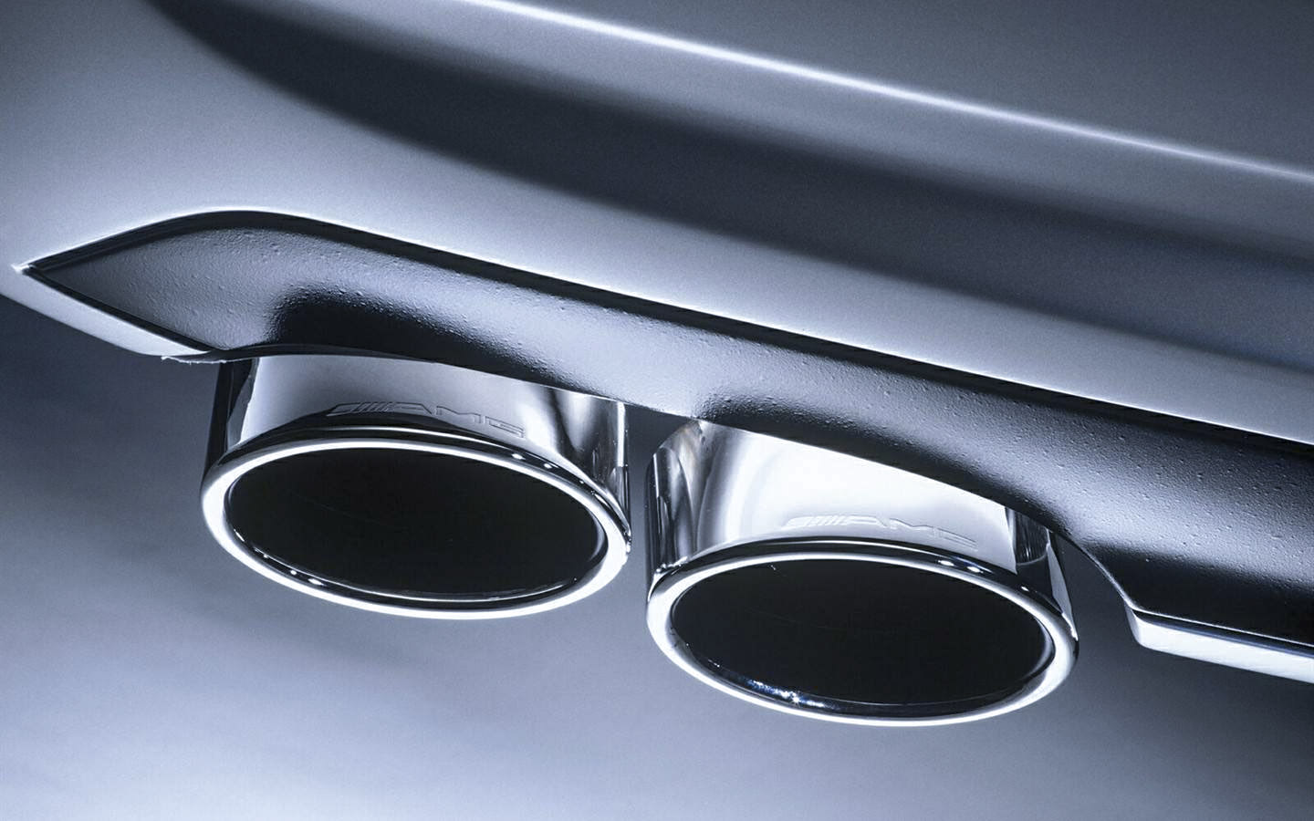 汽车排气管：排气的时候怎么还排出水来了