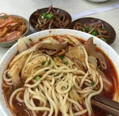 重庆城内好吃的当地餐馆,重庆城的面吃一碗少一碗