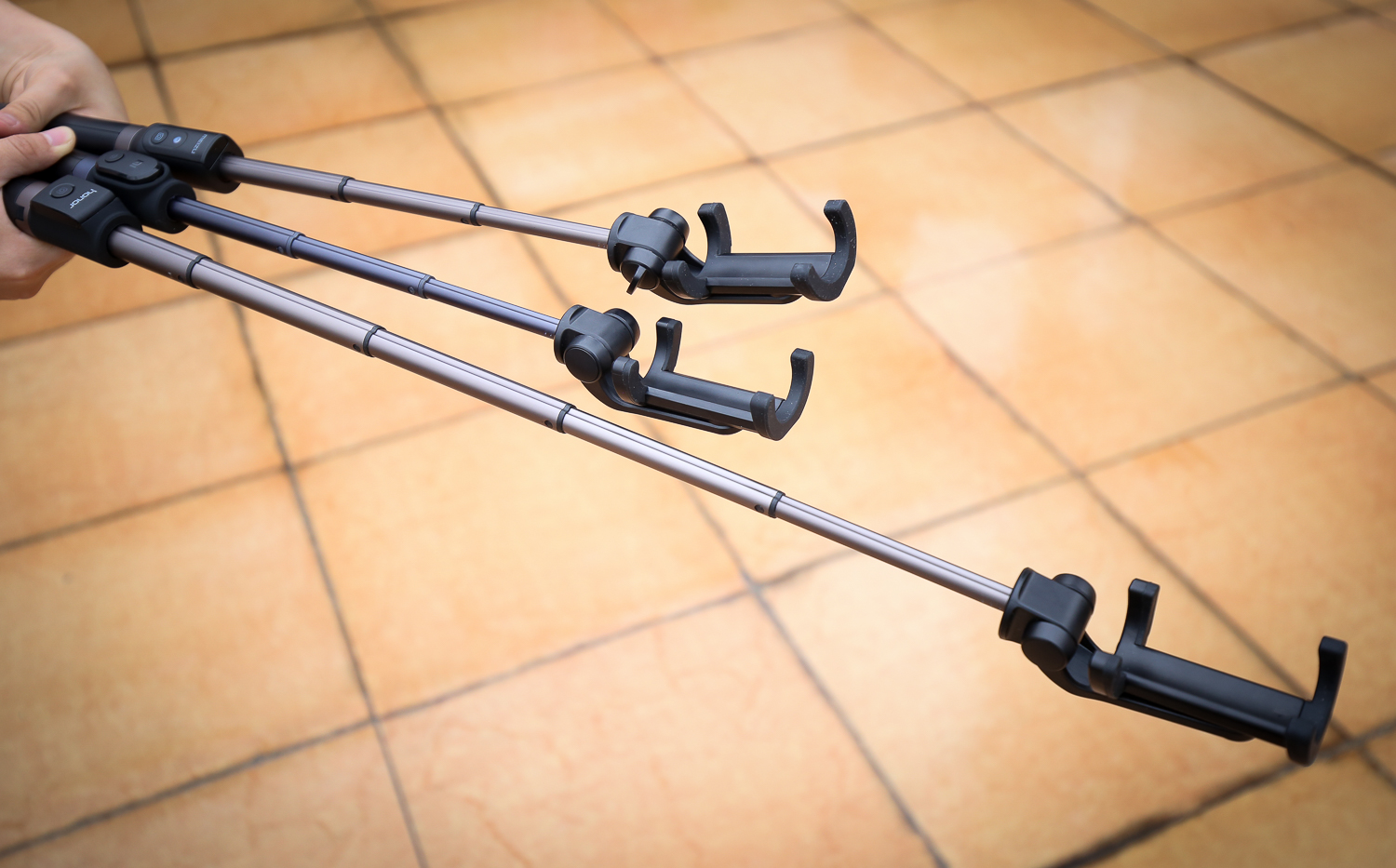 荣耀和小米手机哪个拍照更好,魅族蓝牙自拍杆评测