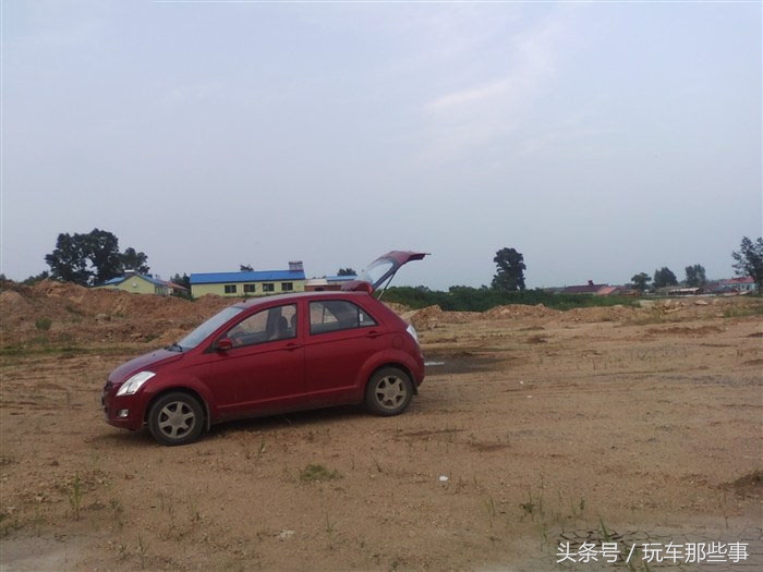 50后老夫妻自改房车,60岁夫妻自改床车自驾游