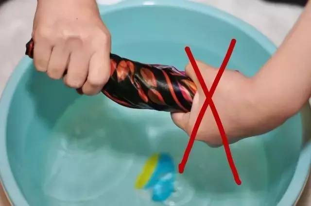 刚买的围巾怎么洗,丝巾买回来怎么洗