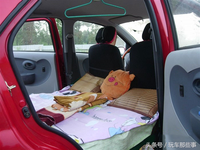 66岁老夫老妻自制房车旅游,60岁老夫妻自改房车自驾游