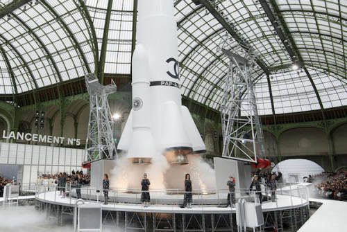 数据解读六大奢侈品牌2017/18秋冬季时装秀布展的奥秘