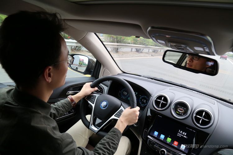 唐100加速测试,比亚迪唐100跑高速