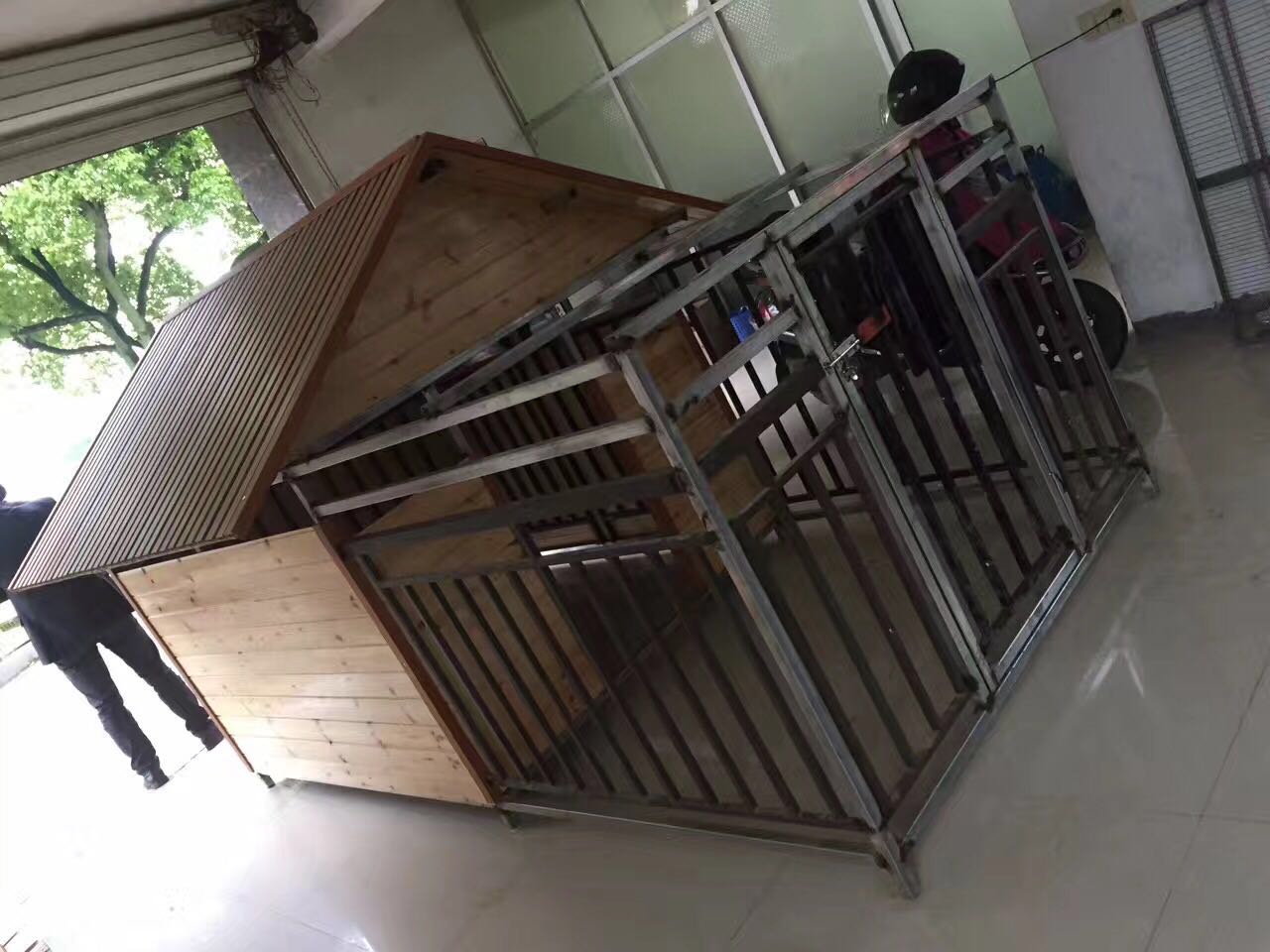 怎么给狗狗做个简易的狗窝,如何自制狗狗户外防雨大型狗窝