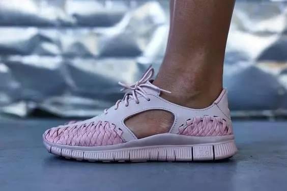 小白鞋已经out了，小粉鞋集锦，穿出公主范