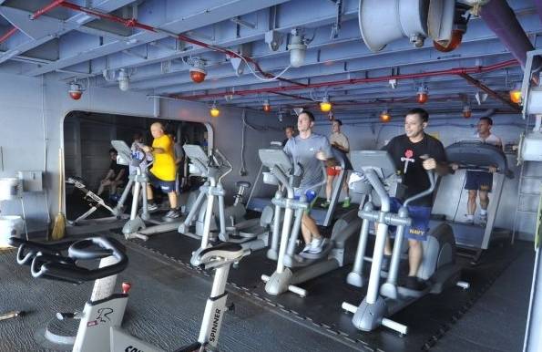 航母上怎么锻炼身体,航母上的健身器材