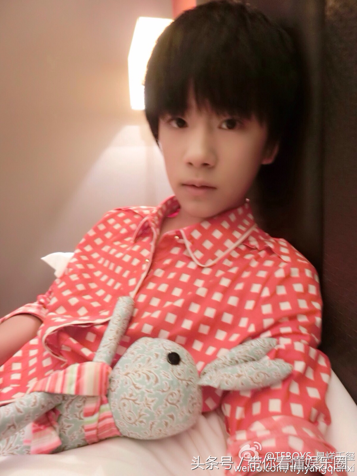 易烊千玺令人发指的照片,易烊千玺的100个细节