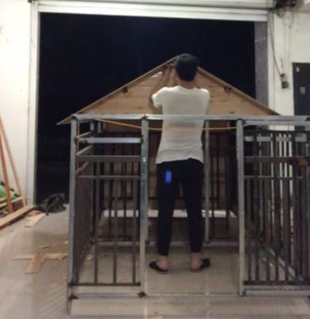 怎么给狗狗做个简易的狗窝,如何自制狗狗户外防雨大型狗窝