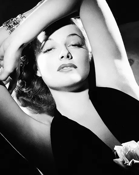 她改短了自己的名字，竟迅速大红大紫，一周收到250封求爱信