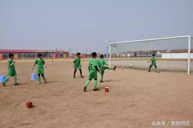 黄骅身边事｜土操场，老教练，乡村小学“炼”出冠*队军**！