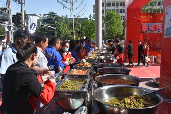 定州大世界大宴三天环卫工人